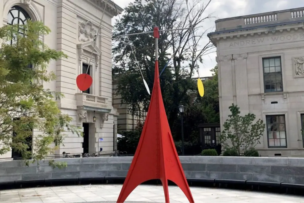Public Art in New Haven: A Guide to Sculptures, Monuments, and Memorials